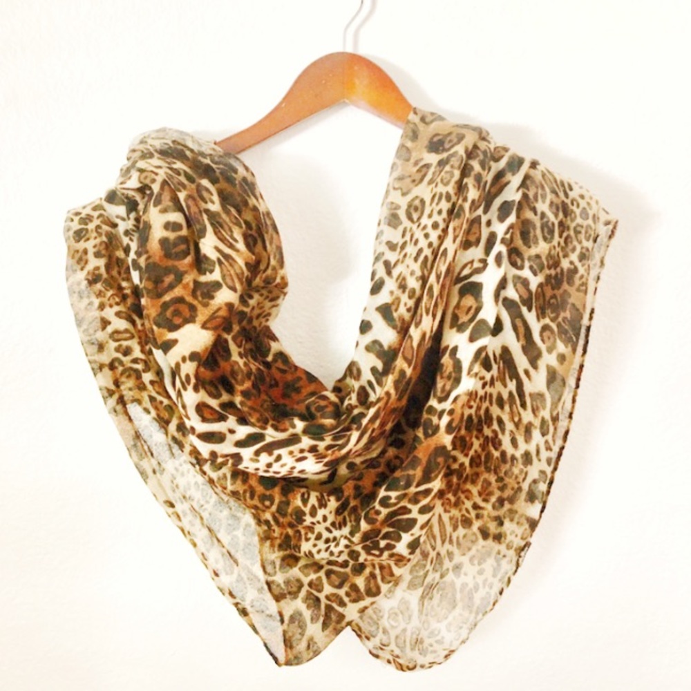 Large Rectangular Cheetah Lightweight Scarf - image 1